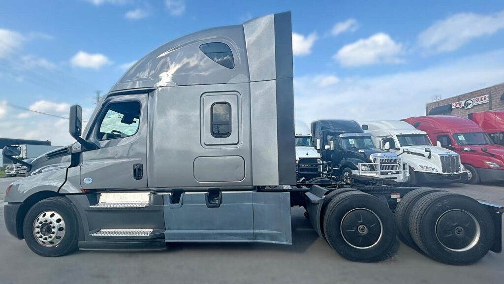 2022 Freightliner CSC - Royal Truck Sales