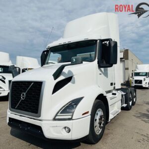 2021 VOLVO VNR 300 DAY CAB