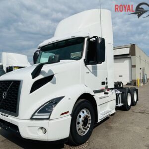 2021 VOLVO VNR 300 DAY CAB
