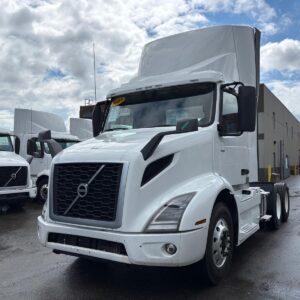 2021 VOLVO VNR300 DAY CAB